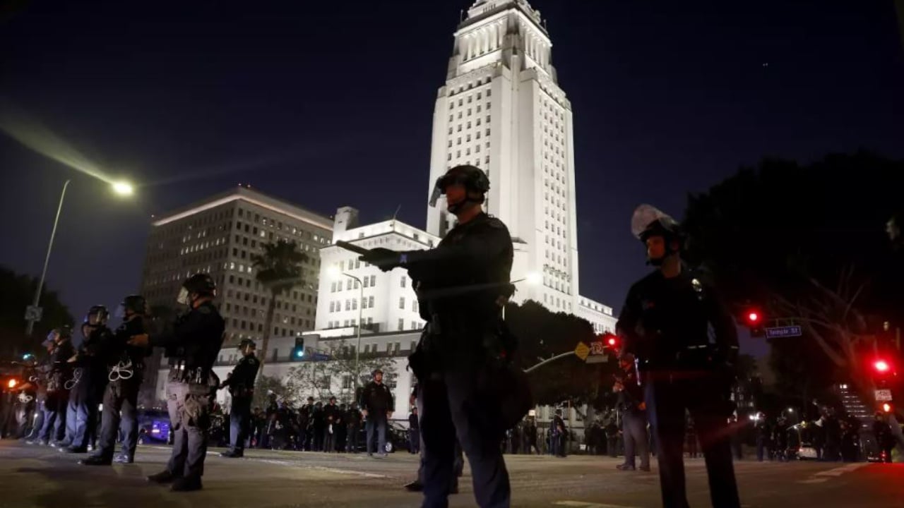 Mes protestave dhe arrestimeve masive, Los Anxhelosi nën shtetrrethim për natën e dytë