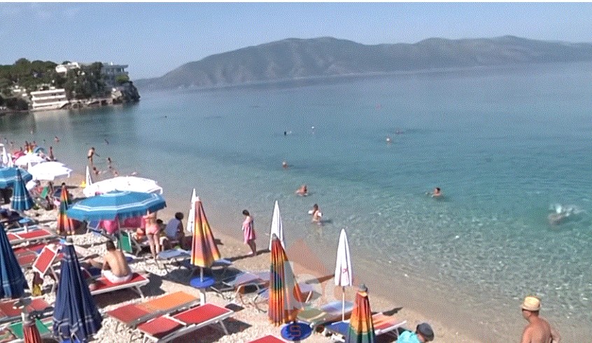 Ministrja e Turizmit: Zero tolerancë edhe për zaptimin e plazheve publike