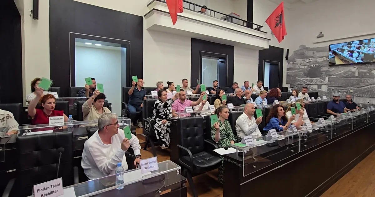 Miratohet harta e re e plazheve në Durrës: 30% i takon publikut! Debate për transportin dhe rindërtimin