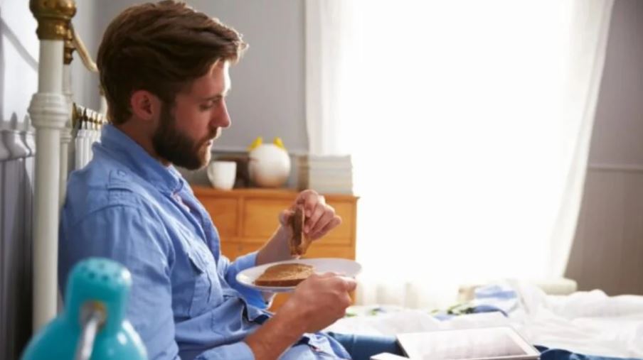 Mjafton një lugë e këtij ushqimi para gjumit dhe rezultatet do t’ju befasojnë