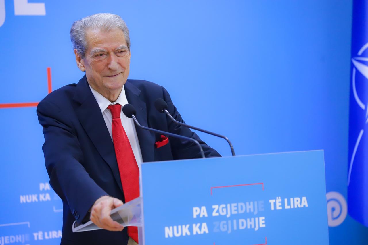 Mungoi disa ditë në konferenca, Berisha: Kalova gjendje gripale. Jam transparent, jo si ai tjetri që shkarkon komandantin e Gardës
