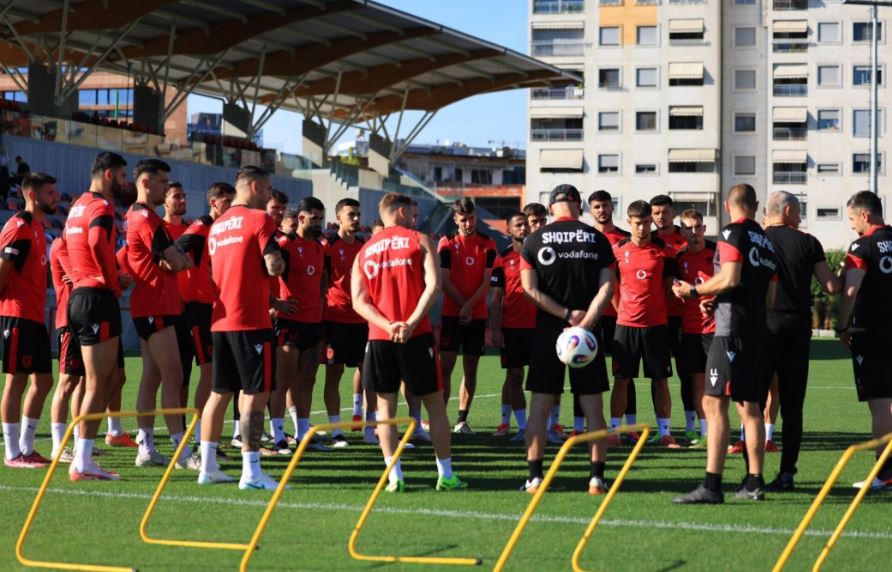 Mungojnë Asani dhe Ajeti, Kombëtarja zhvillon stërvitjen e parë anti-Serbi