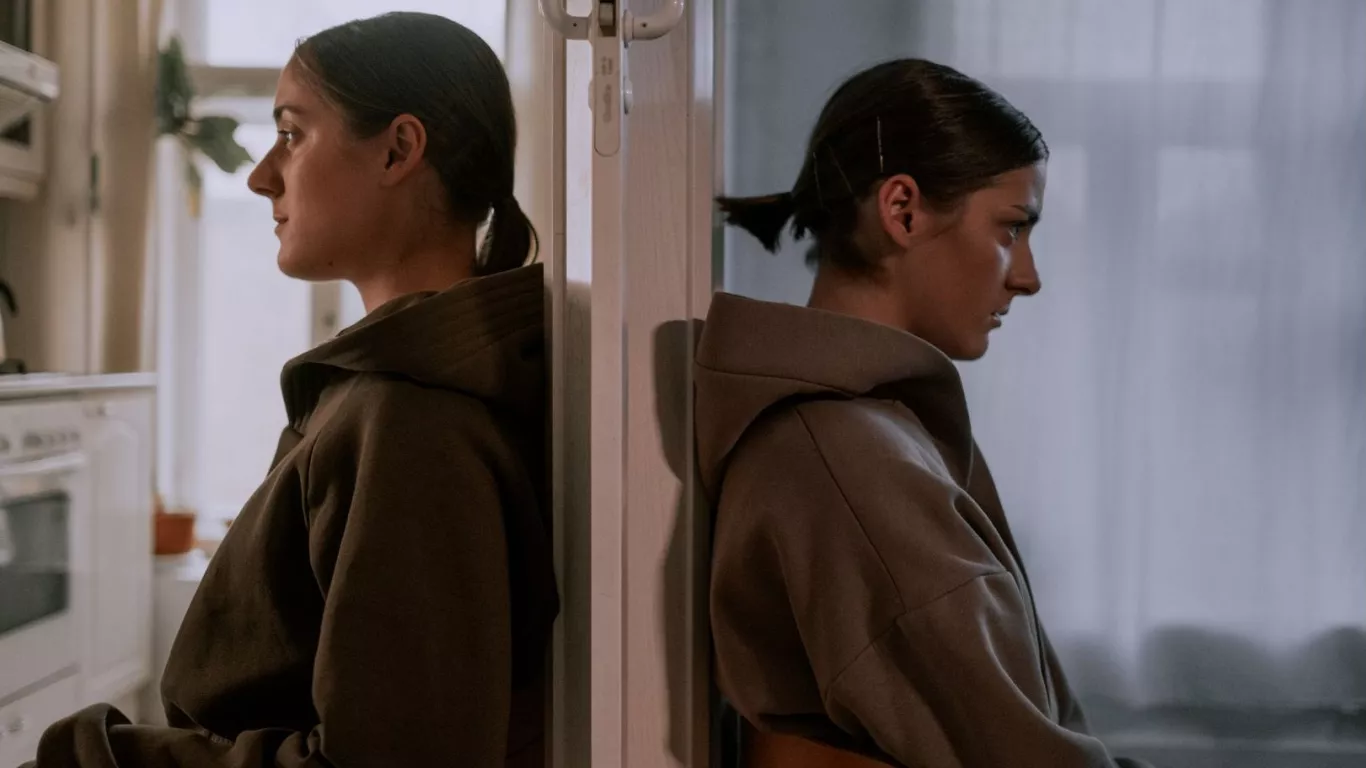 Natyrë apo edukim? Kur bëhet fjalë për shëndetin mendor, ADN-ja dhe mjedisi luajnë një rol kyç