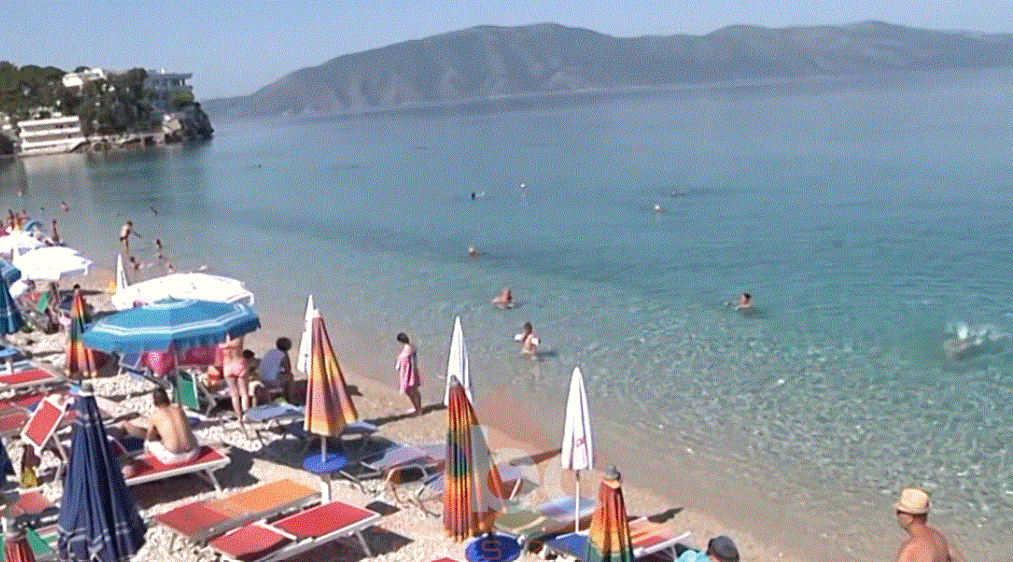 Ndalohen punimet përgjatë bregdetit, Kumbaro: Zero tolerancë edhe për zaptimin e plazheve publike