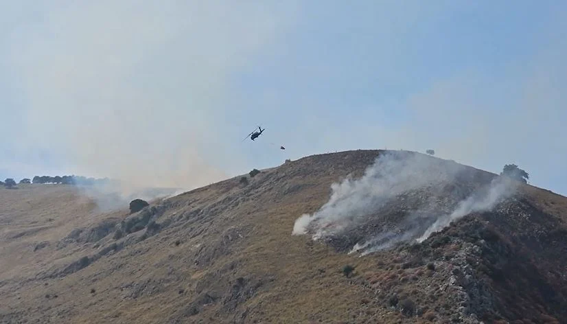 Ndërhyrje nga toka dhe ajri, vihet nën kontroll zjarri në Qeparo