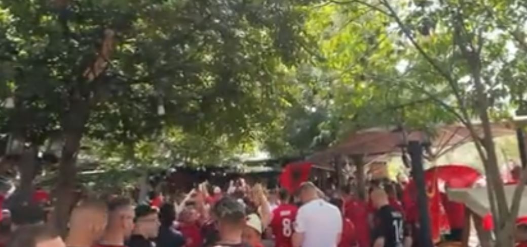 Ndizet atmosfera në prag të ndeshjes: E kemi siguruar biletën. Do shkojmë në Botëror. Fitojmë 2-0 (video)