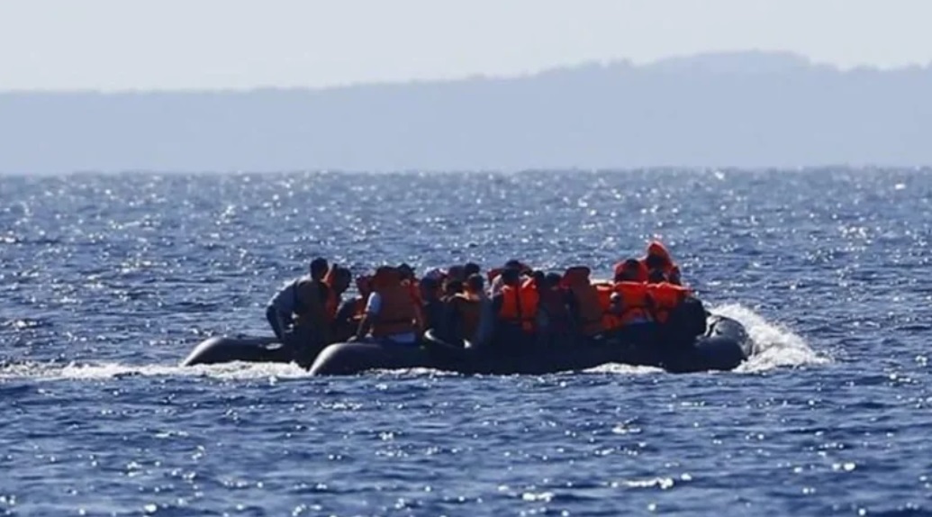 Në kërkim të azilit në Britani/ Më shumë se 1,000 emigrantë kalojnë Kanalin e La Manshit në një ditë