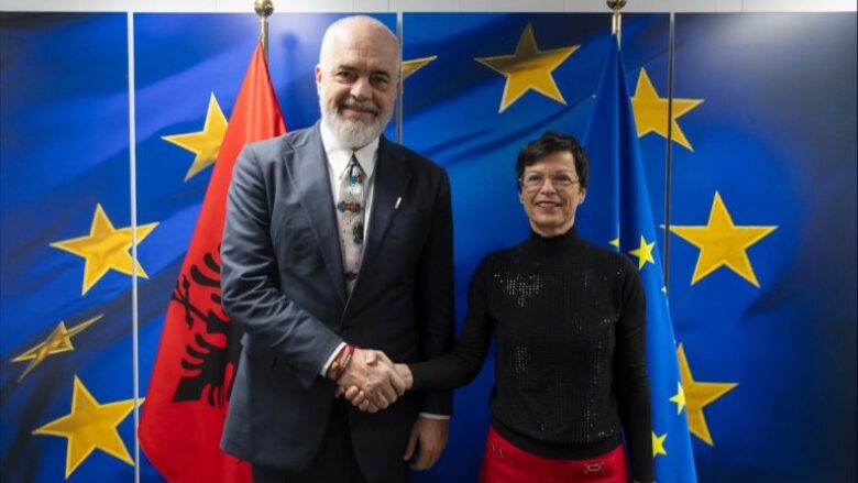 Negociatat me BE, Komisionerja Kos nesër video-konferencë me Ramën