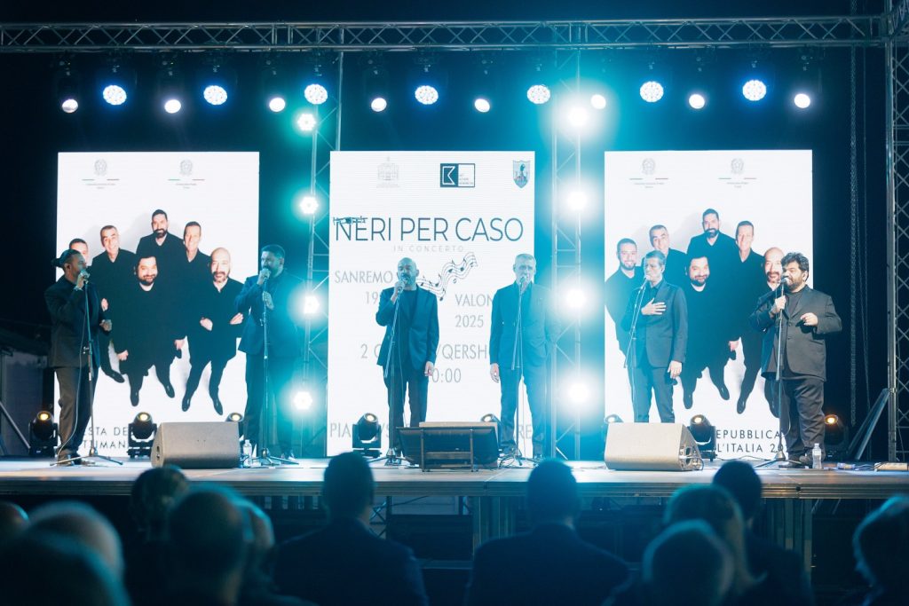 “Neri per caso” festojnë 30-vjetorin e fitores në Sanremo me koncert në Vlorës