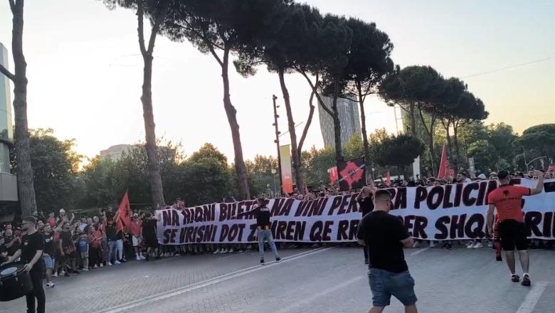 Nga “lufta” e vjetër e Tifozave Kuq e Zi me FSHF te bojkotimi i ndeshjes për shkak të biletave. Çfarë nuk u pa dje