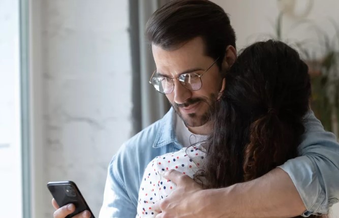 Njihuni me shtatë sjellje të zakonshme të njerëzve me dy fytyra