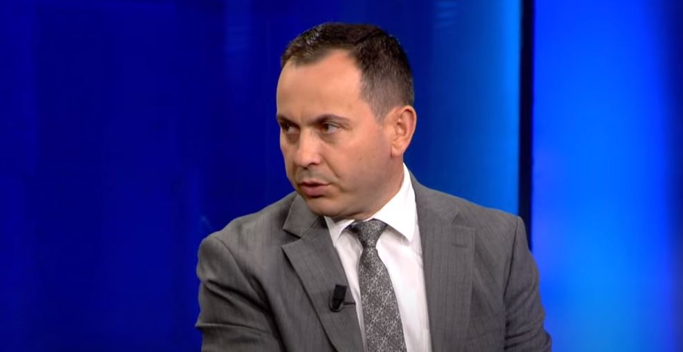 “Nuk kemi konflikt”, juristi Daci: Përplasja për pagat e gjyqtarëve është një ‘kurth’ politik, jo konflikt i vërtetë