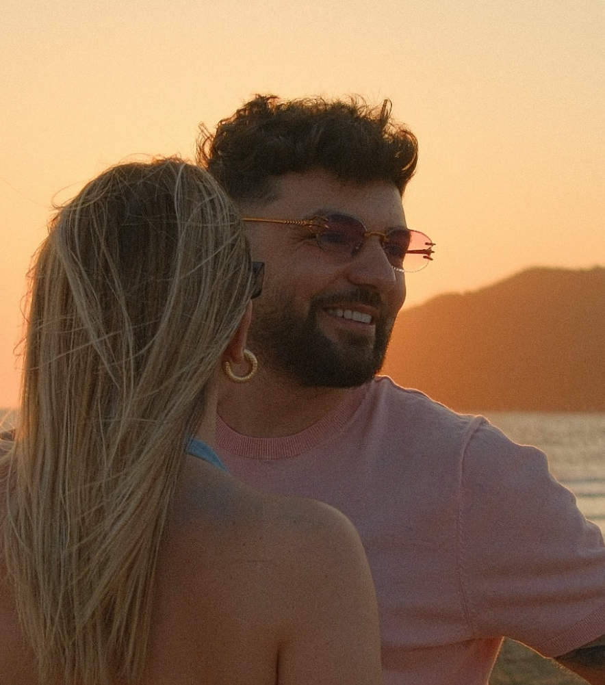 Olsi Bylyku ndan foto me partneren në perëndim, por diçka tjetër tërhoqi vëmendje