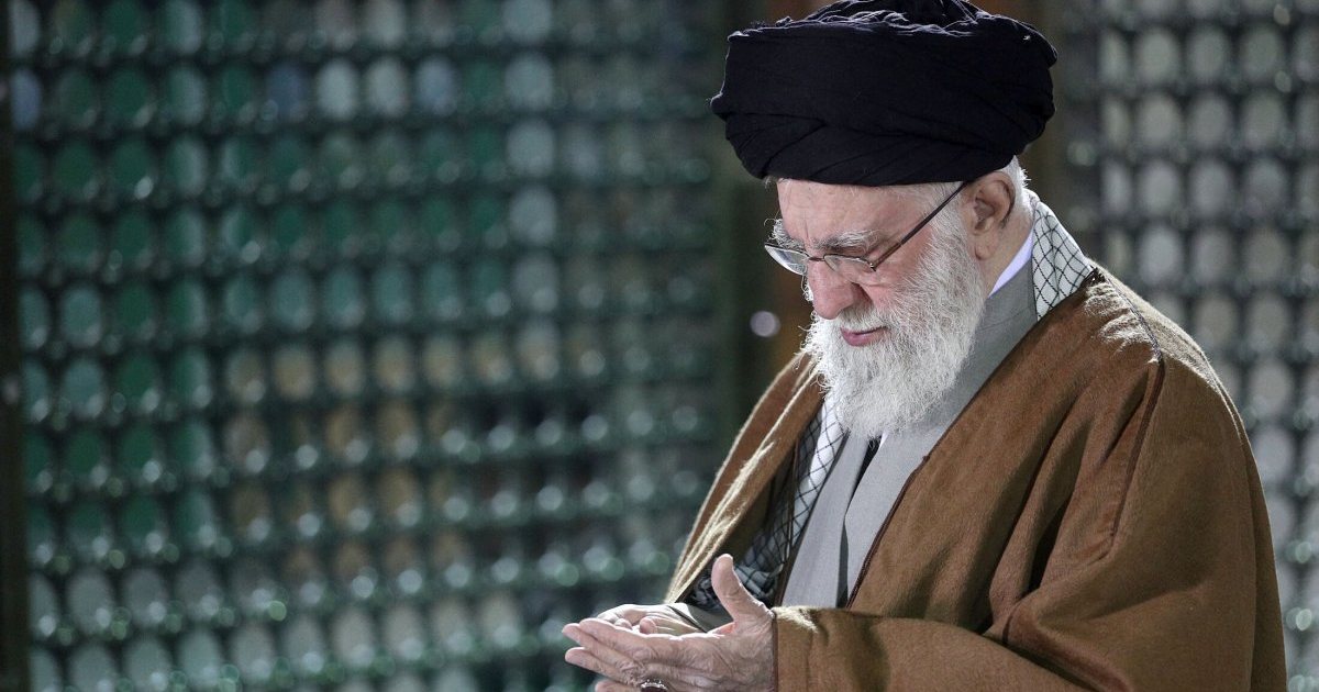 “Ose prano, ose do vijmë të të marrim”- Ja si SHBA detyroi Khamenein të pranojë armëpushimin