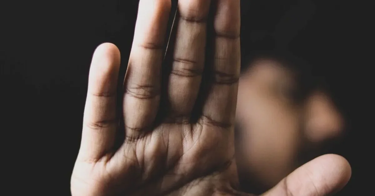 PE miraton një propozim për të rritur dënimet për abuzimin dhe shfrytëzimin e të miturve