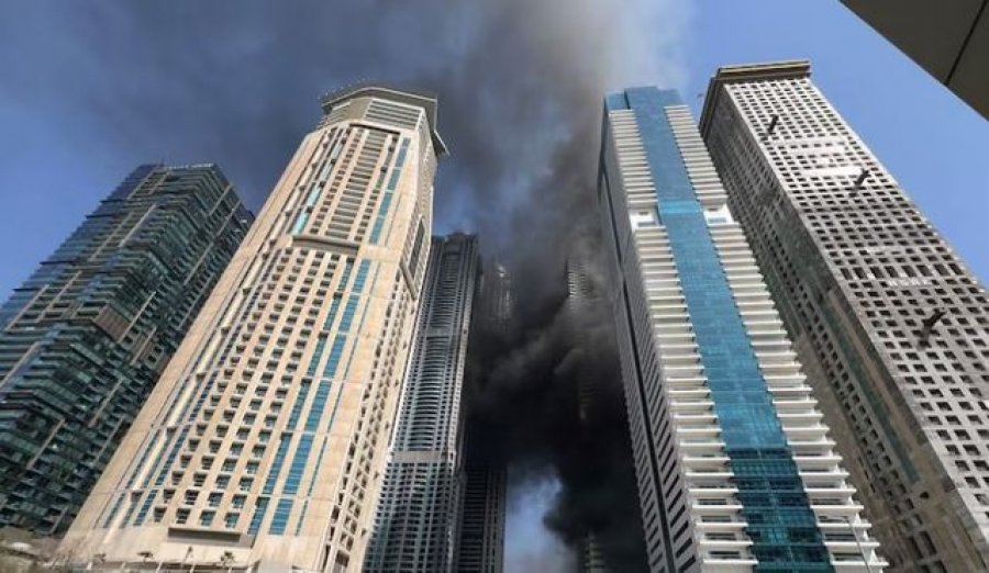 Përfshihet nga flakët masive ndërtesa 67-katëshe në Dubai, evakuohen rreth 4000 banorë! Zjarri vihet nën kontroll pas gjashtë orësh