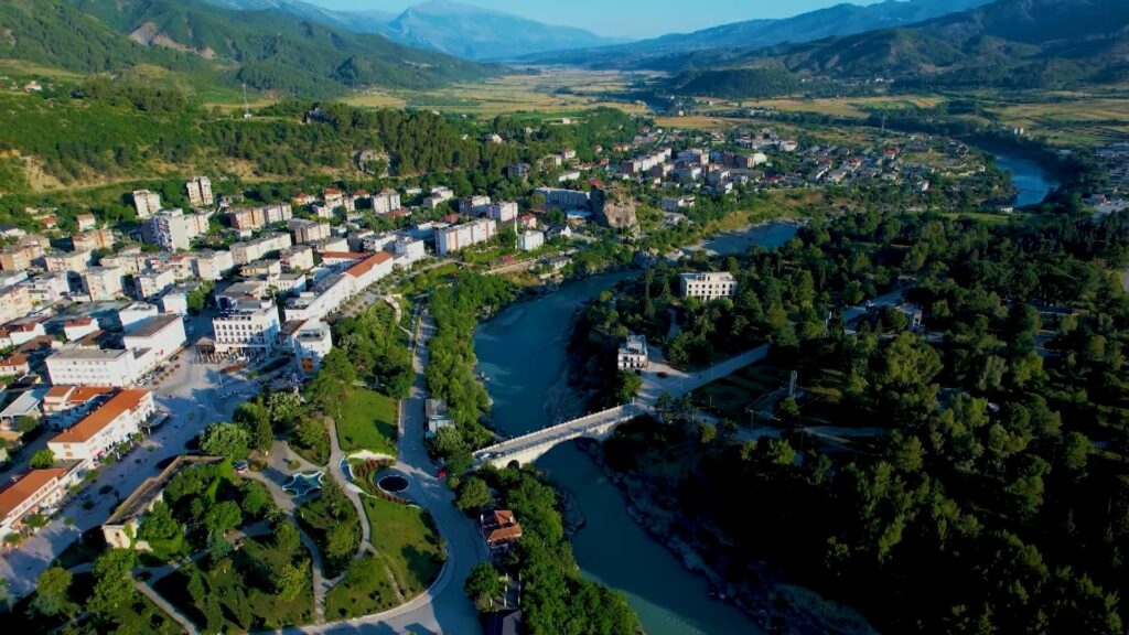 Përmeti, tradita dhe natyra e egër po ndihmojnë në zhvillimin e turizmit