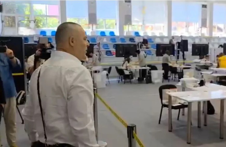 Përplasje te “Farie Hoti”! KAS ndalon hyrjen e Asllan Dogjanit në ambientin e rinumërimit