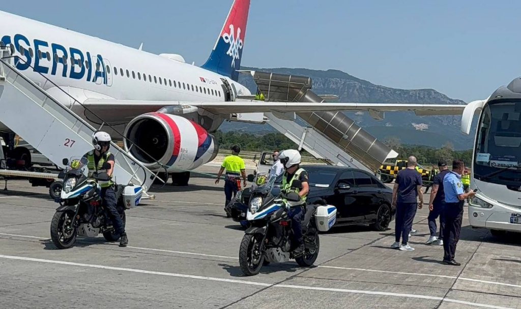 Policia e shoqëroi deri në Rinas, skuadra serbe niset për në Beograd