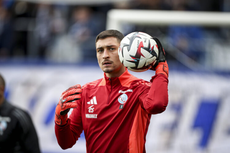 Portieri i Serbisë para sfidës ndaj kuqezinjve: Presioni është i madh, të luajmë me zgjuarsi