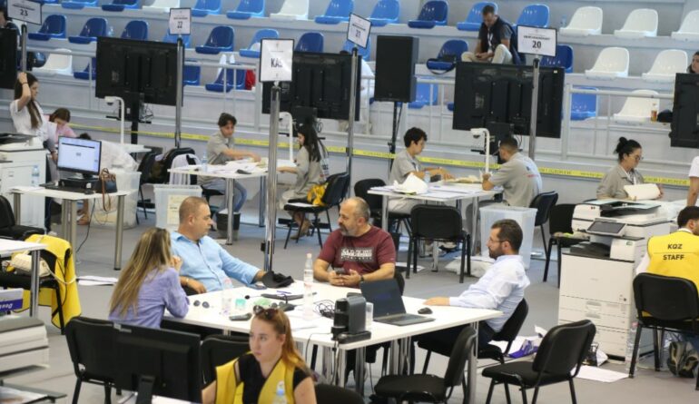 Procesi i rinumërimit fillon në Fier/ Hapen 587 kuti votimi në të gjithë qarkun