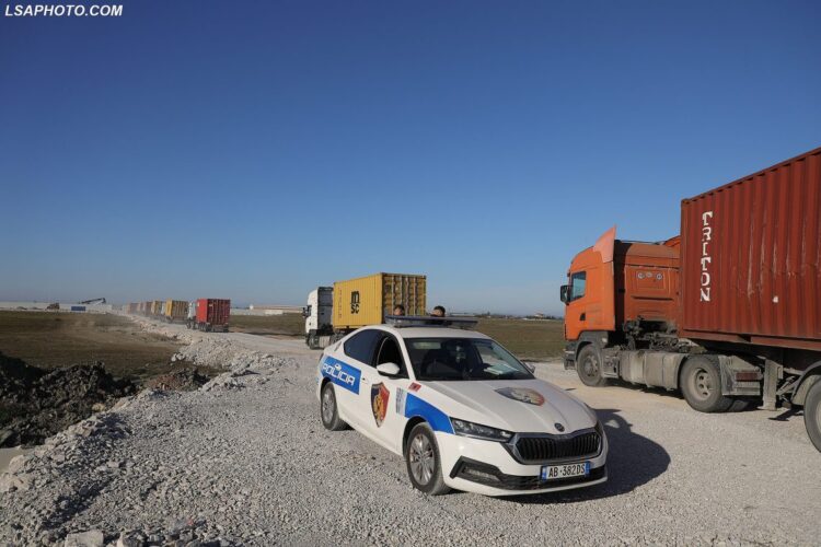 Prokuroria ‘fle’ mbi kontenierët e mbetjeve të rrezikshme në Durrës