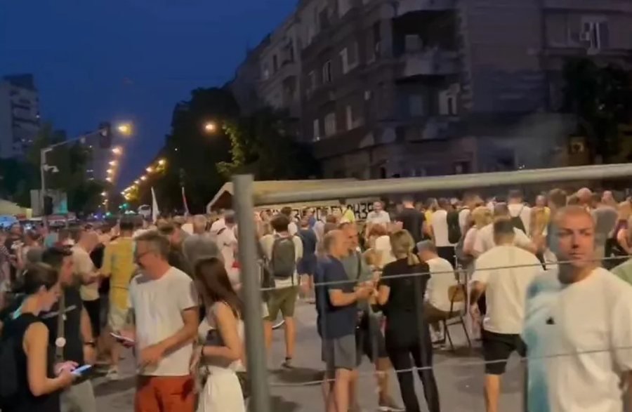 Protesta në Beograd, Aleksandar Ivanoviç: Regjimi mafioz do të luftohet deri në fund