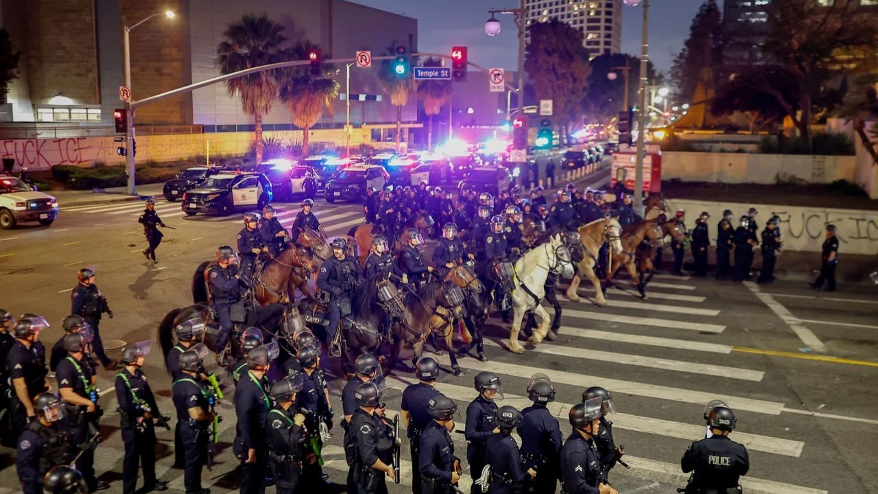 Protestat masive në Los Angelos, vendi i kufizuar me orë policore! Aksion arrestimesh masive