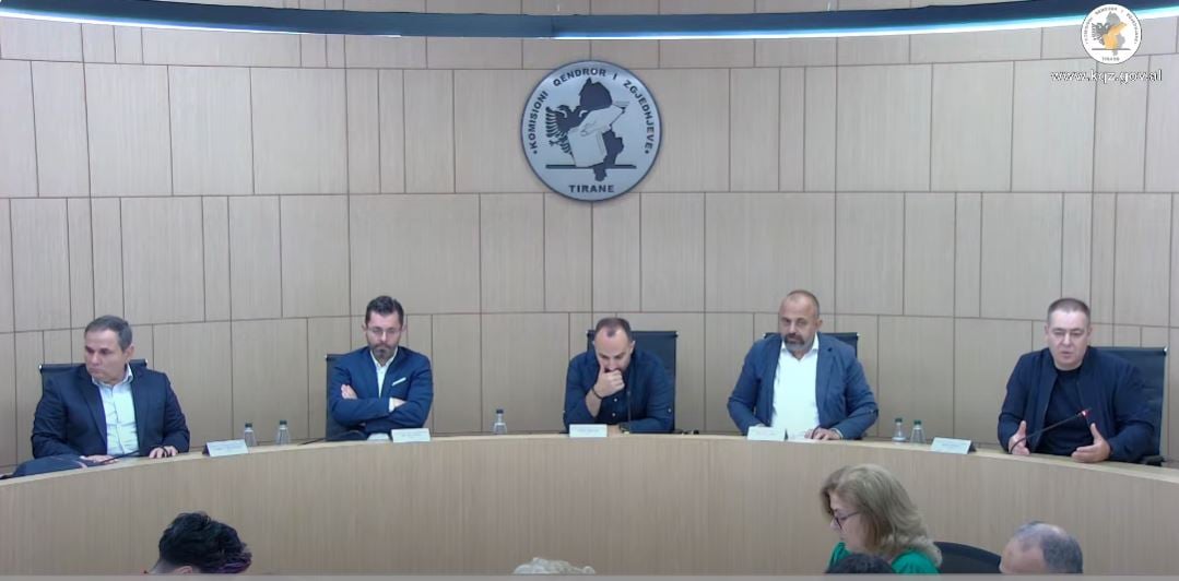 PS e PD bëhen bashke ne kas, refuzojnë rinumërimin në Vlorë, hapet vetëm një kuti për kqyrjen e vulave