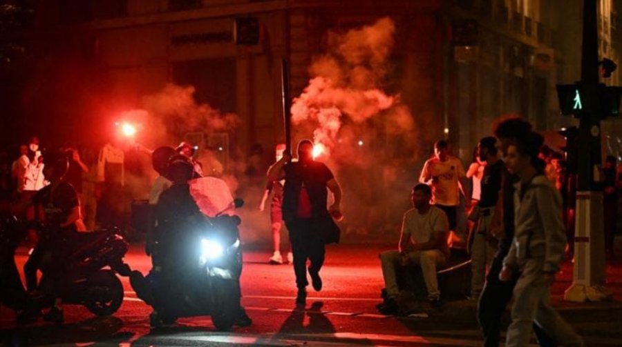 PSG solli trofeun e CHL në shtëpi, Parisi shndërrohet në ‘arenë lufte’, mbi 300 të arrestuar
