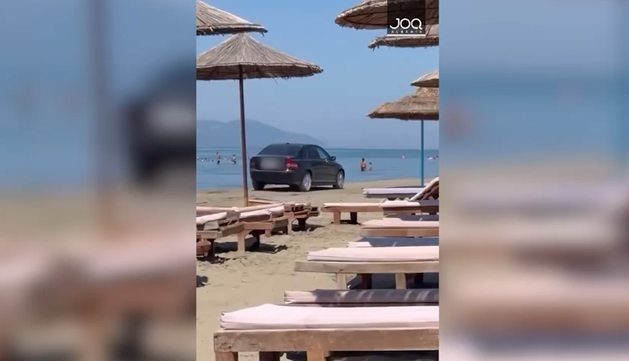 Qarkulloi me makinë në zonën e plazhit të Vlorës pranë pushuesve, e pëson drejtuesi i automjetit