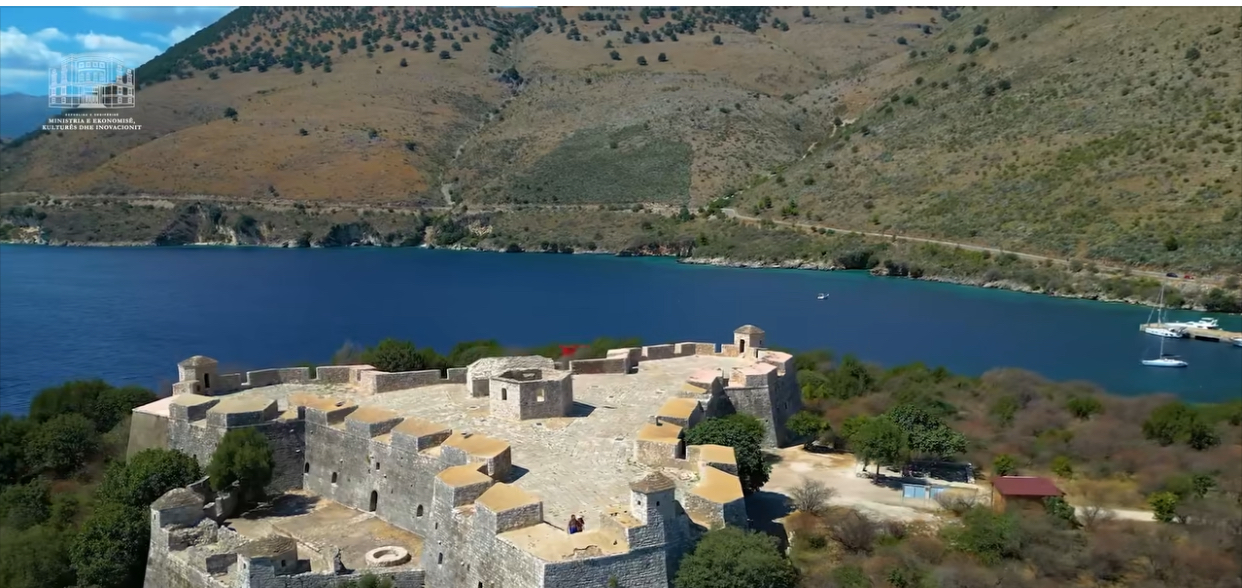 Rama uron fundjavë të mbarë me pamje mahnitëse nga Kalaja e Porto Palermos