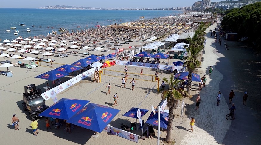 “Red Bull Spike”, në Golem, 16 skuadra garuan në kampionatin e volejbollit të plazhit