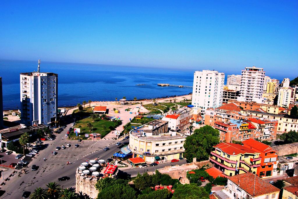 Rikthehet furnizimi me ujë edhe në shumë zona të Durrësit