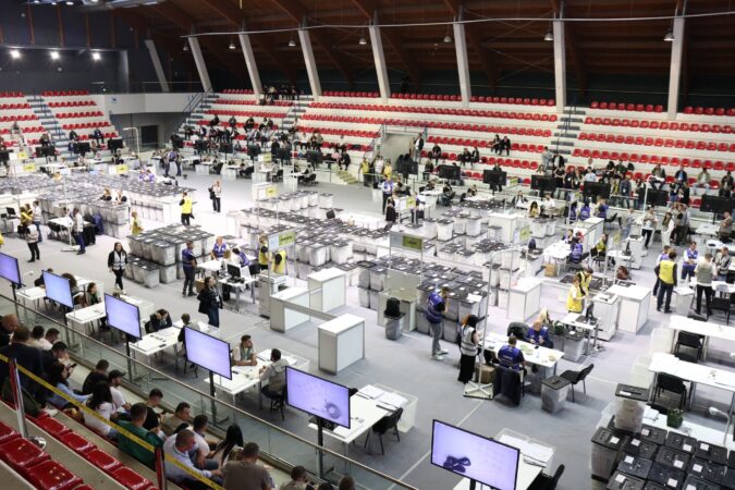 Rinumërimi në Tiranë: Humbje votash për partitë kryesore pas hapjes së 30% të kutive