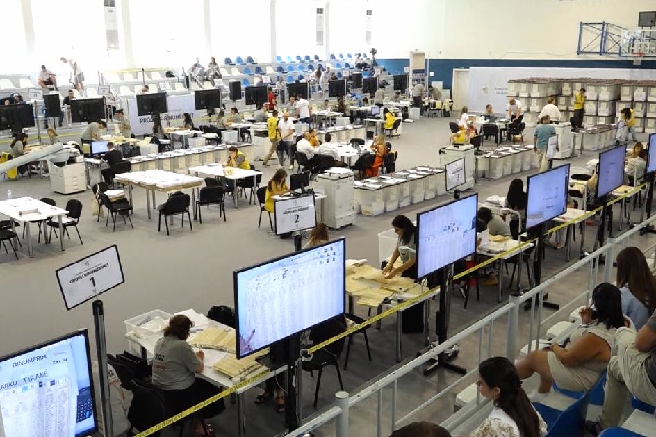 Rinumërimi në Tiranë, PD dhe PS më shumë vota në procesverbal se në kuti