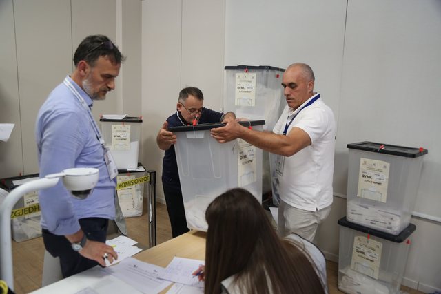 Rinumërimi të martën/ Do hapen 2,240 kuti votimi në Elbasan, Tiranë, Fier dhe Durrës