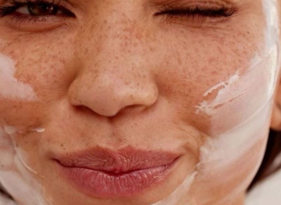 Sa shpesh duhet të riaplikoni kremin e diellit