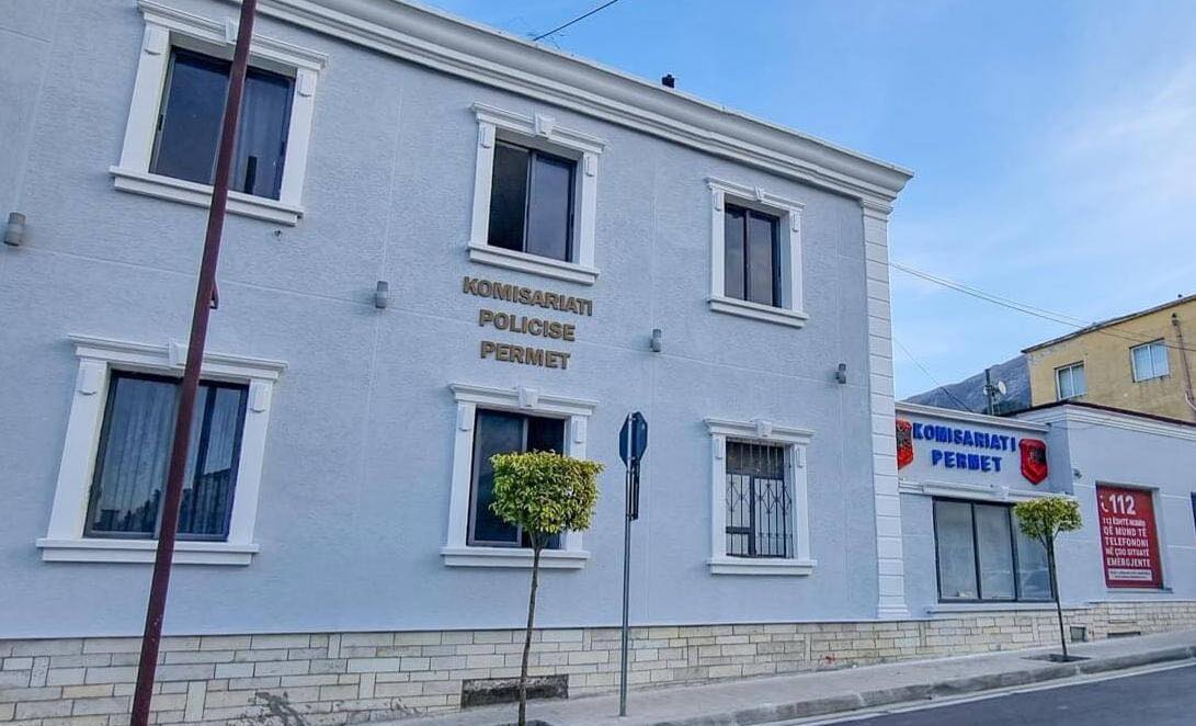 Sherr mes adoleshentëve në Përmet, ndërhyn policia