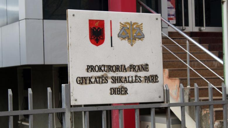 Sherr për një karrige të dëmtuar në Bulqizë, zyrtari godet me shuplakë shefen e Task Forcës së Ujësjellës-Kanalizimeve