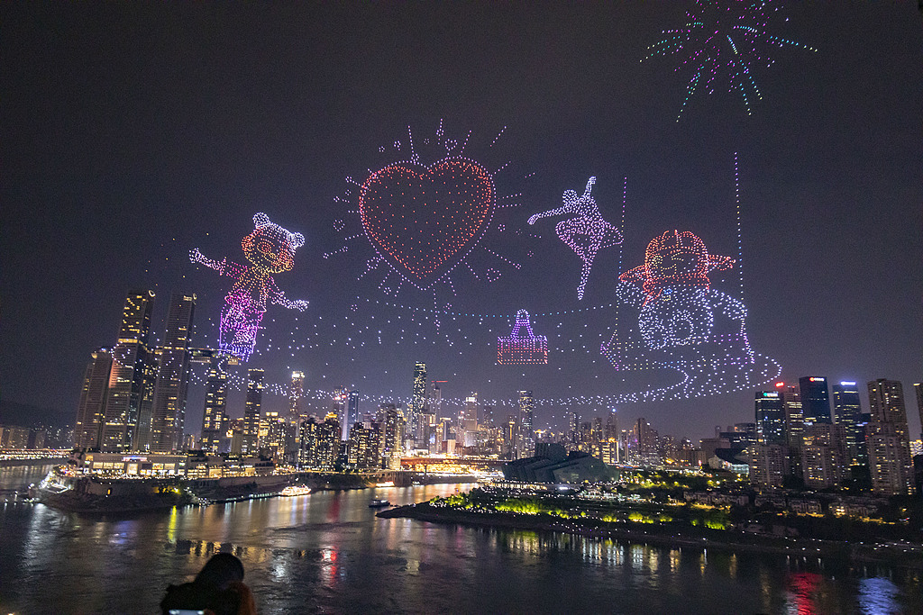 Shfaqja e dronëve në Chongqing vendos rekord “Guinness”