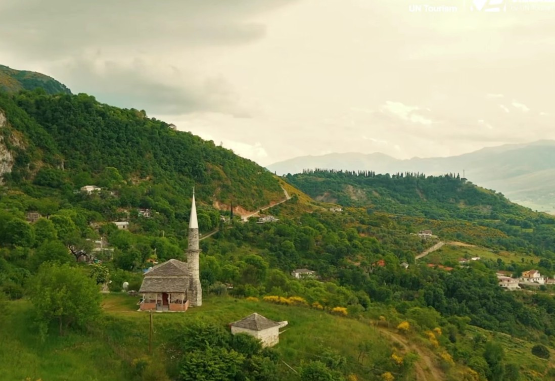 Shijoni pamjet nga natyra e mrekullueshme e Nepravishtës në Libohovë (VIDEO)