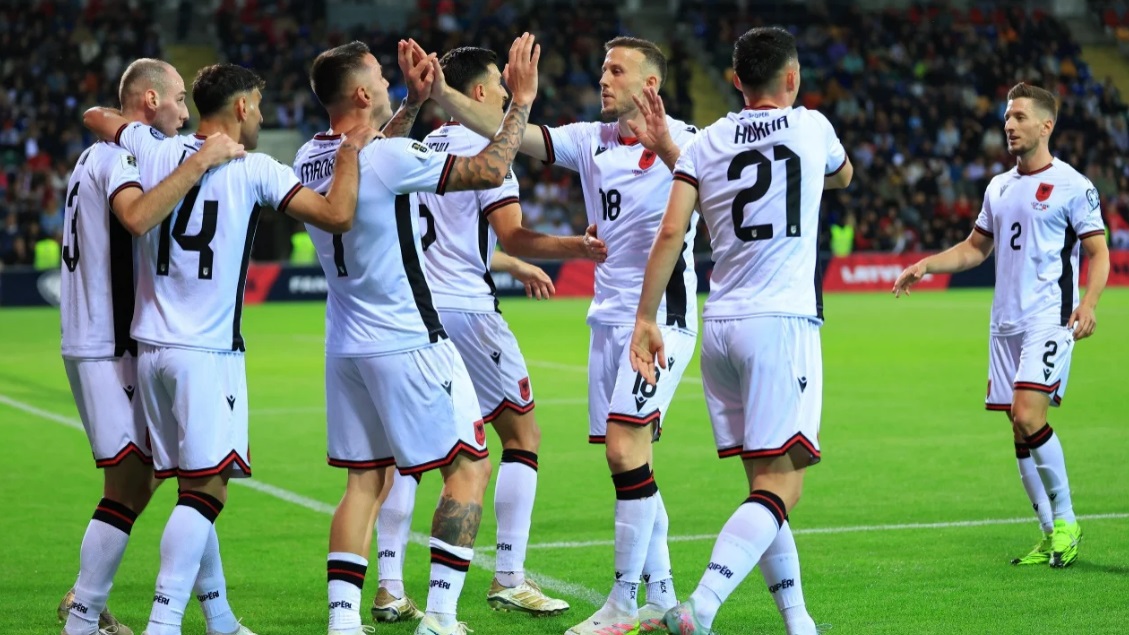 Shqipëria harron të fitojë, kuqezinjtë barazojnë në Letoni dhe komplikojnë çdo gjë për Botërorin