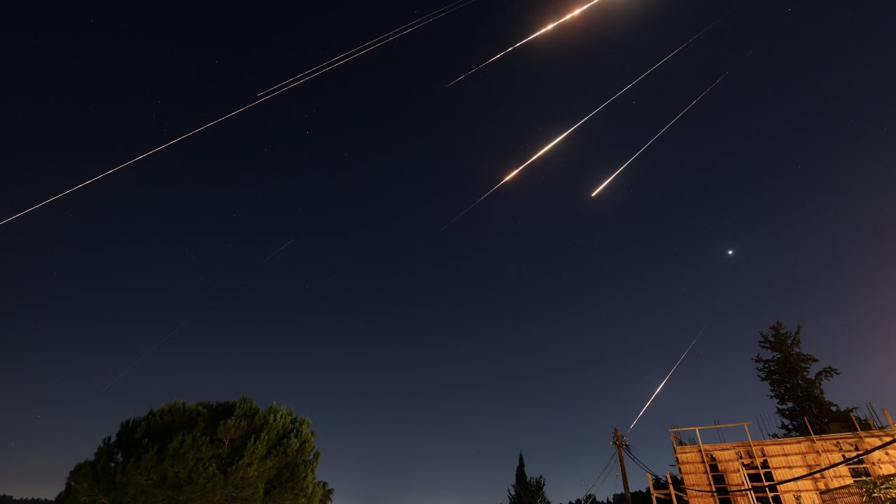 Shtatë të plagosur nga sulmet e Iranit, Netanyahu thirrje izraelitëve: Mund të dilni nga strehimoret