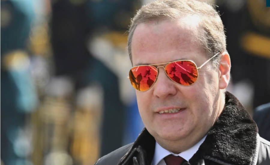 Si u pasurua ish-presidenti rus nga lufta, fondacionet e tij kanë grumbulluar rreth 850 milionë dollarë që nga fillimi i pushtimit