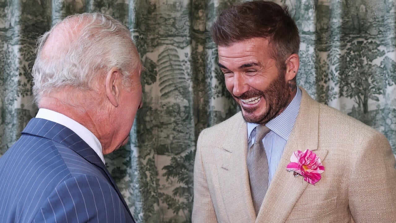 “Sir” David Beckham, ish-futbollisti i njohur anglez merr titullin më të lartë në Britani nga Mbreti Charles