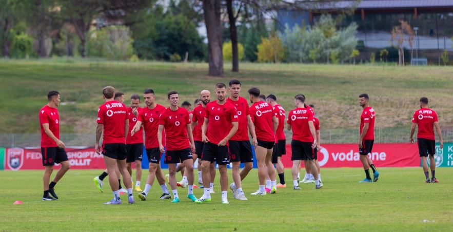Skuadra kuqezi “plotësohet” dhe nis përgatitjet për Serbinë/ Kombëtarja zbret në fushë ‘më e fortë se kurrë’