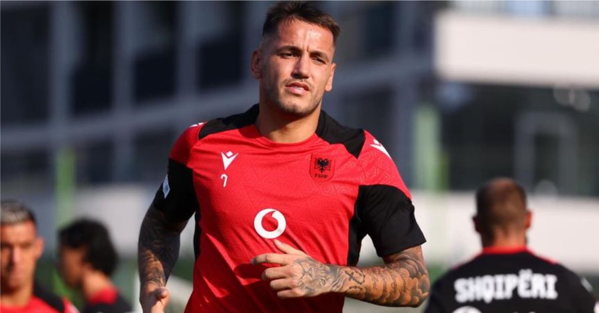 “Sot ndiej një dhimbje të madhe”, humbi penalltinë deçizive me Serbinë, reagon Manaj: Ju kërkoj ndjesë…