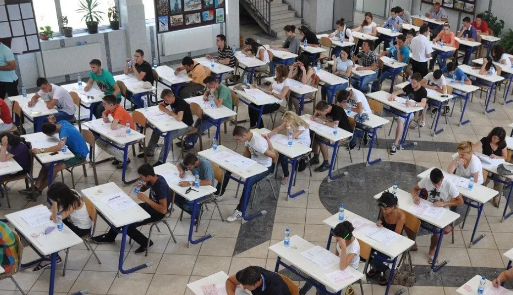 Sot provimi i dytë i Maturës Shtetërore, mbi 27 mijë maturantë testohen për njohuritë në Gjuhën Shqipe