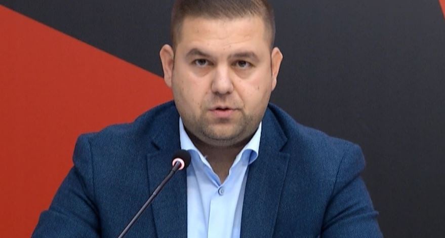 “Spak e konvertoi në socialist”, Braimllari i përgjigjet Metës: Po më sulmon për të shpëtuar veten